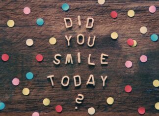 Na czym polega zapytanie kierowane do bazy danych?