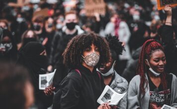 Ile w Polsce brakuje ludzi do pracy?