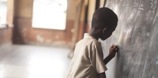 Jak się pisze social?