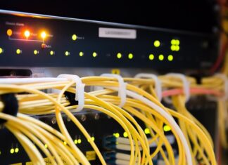 Jak router wybiera najlepsza trasę?