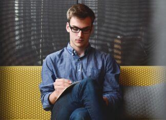 Jaki zawód bez studiów?